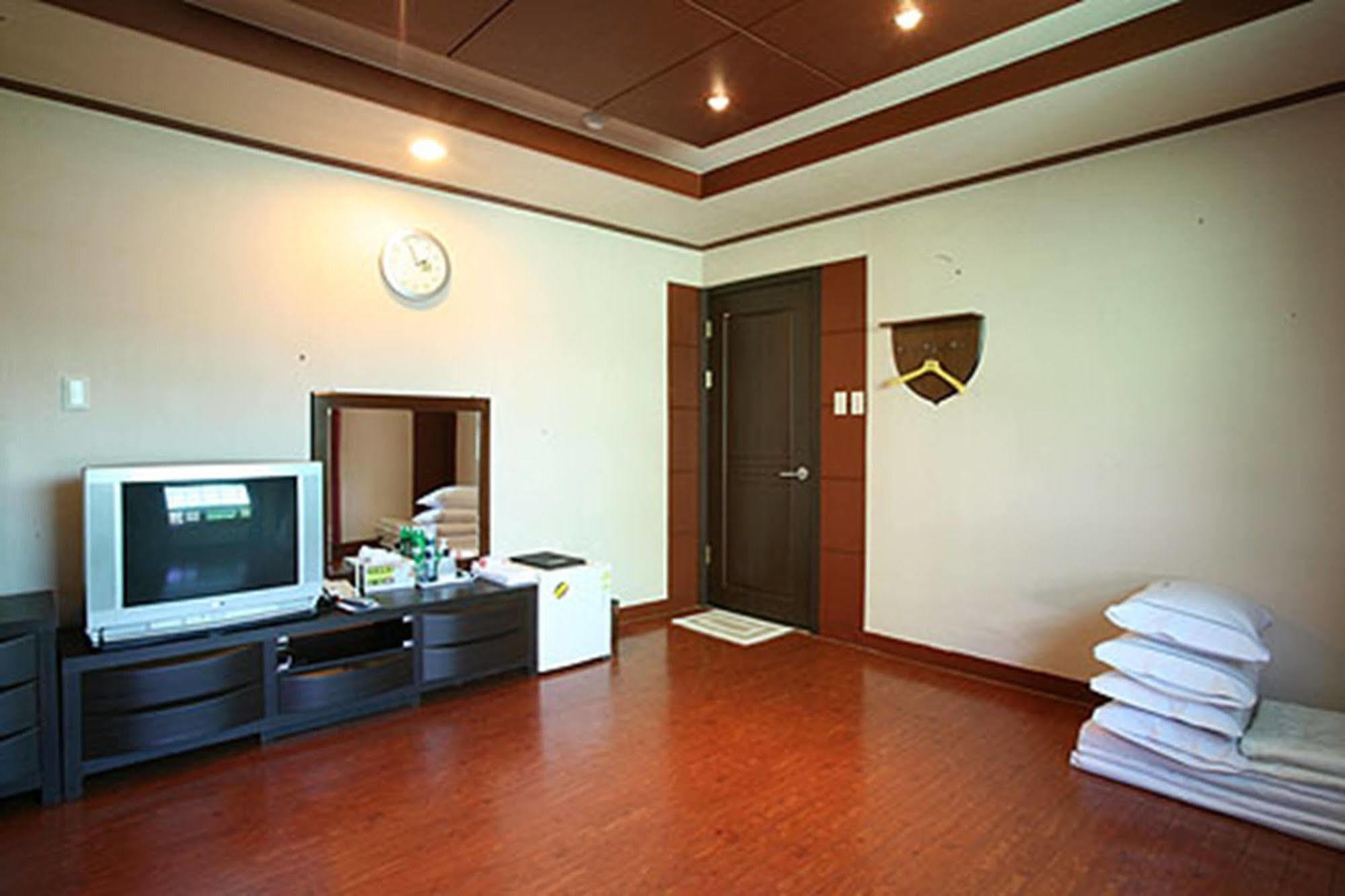 Am Ort Hotel Yeosu Exterior foto